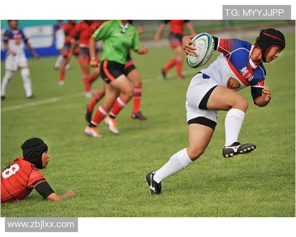 埃因霍温青年队迎战坎布尔展现青春风采激烈对抗引人瞩目 埃因霍温青年队迎战坎布尔展现青春风采激烈对抗引人瞩目